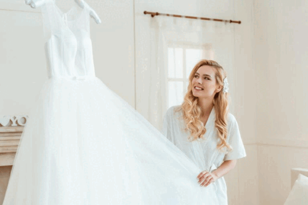 Hướng dẫn vệ sinh và bảo quản váy cưới