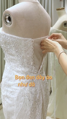 Bước 1: Chỉnh vải che lưng cô dâu