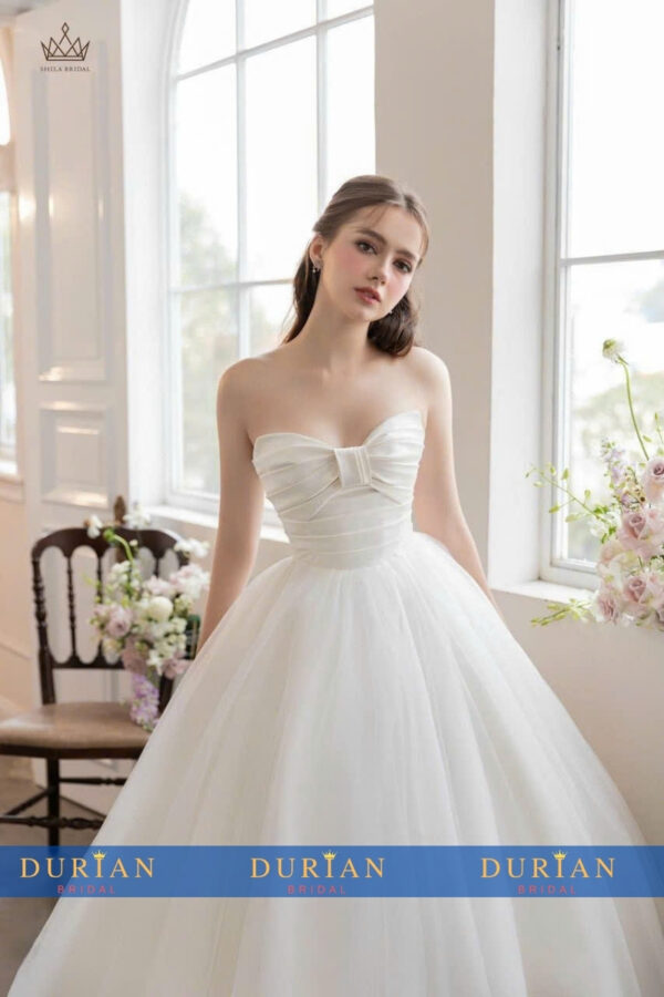 Váy cưới đi bàn cúp ngực tim hình nơ thanh lịch DR8870